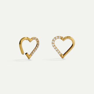 Pendientes en forma de corazón con brillitos.
