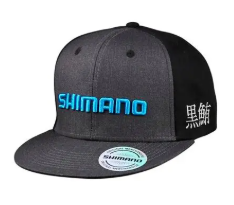 Gorra Manin de algodón peinado color gris oscuro con visera plana y bordado frontal en relieve, diseño urbano fabricado en España, estilo moderno y ajustable.