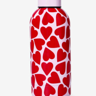 Botella de agua de San Valentín con corazones.