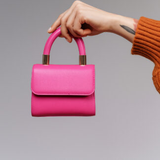 Bolso mini aura en color rosa fucsia de la marca Vaniria