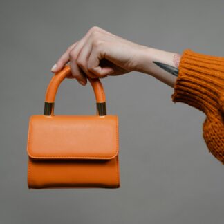 Bolso mini aura en color naranja de la marca Vaniria
